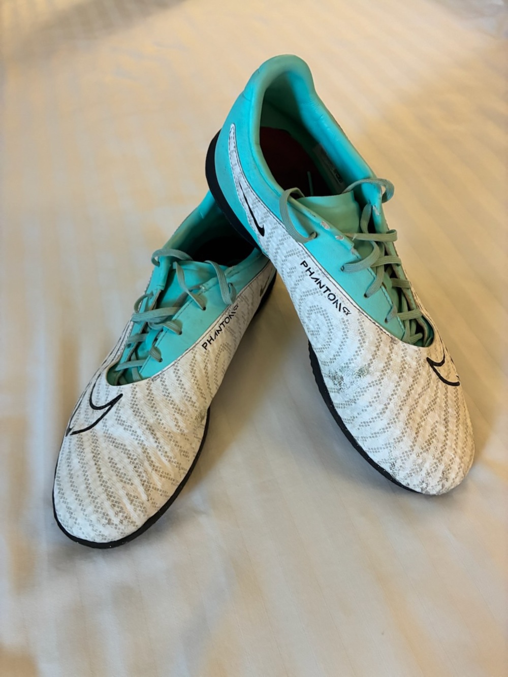 Nike Phantom GX Futsal Shoe, Teal and White - Picture 3 of 5